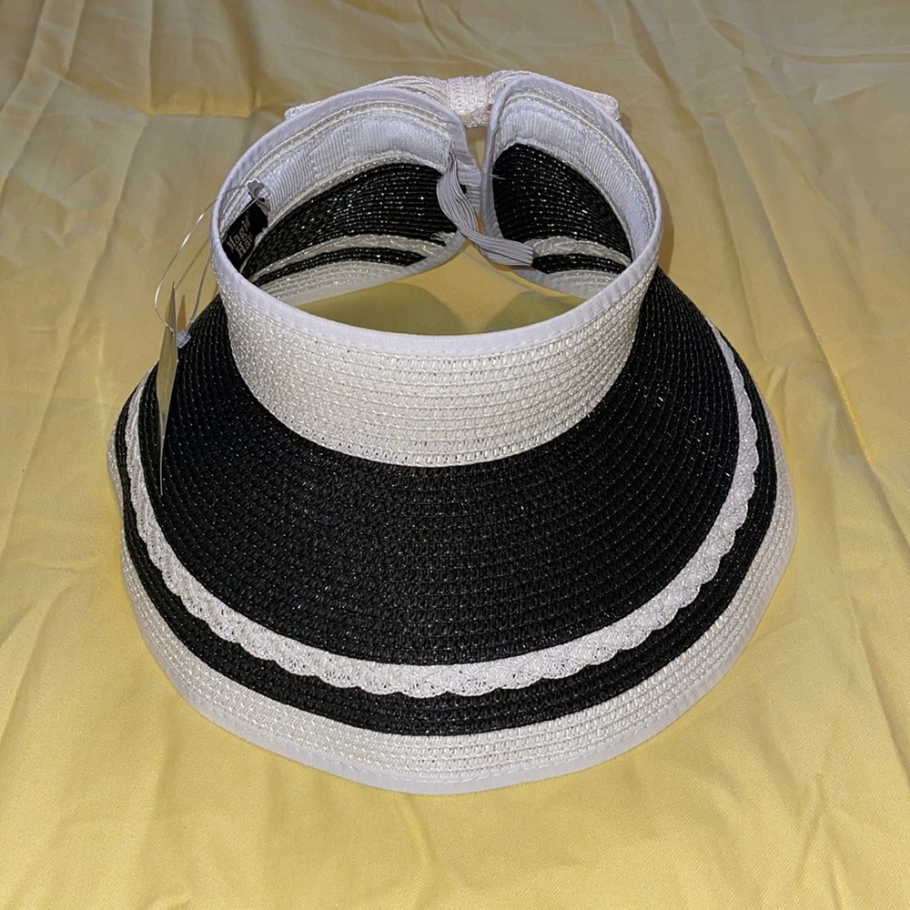 ❤️NEW!!❤️Foldable Beach Hat with adjustable strap.